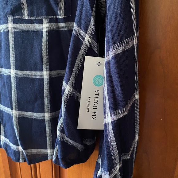 Collective Concepts Emanda Cropped Navy Plaid Button Down Top - Picture 8 of 8